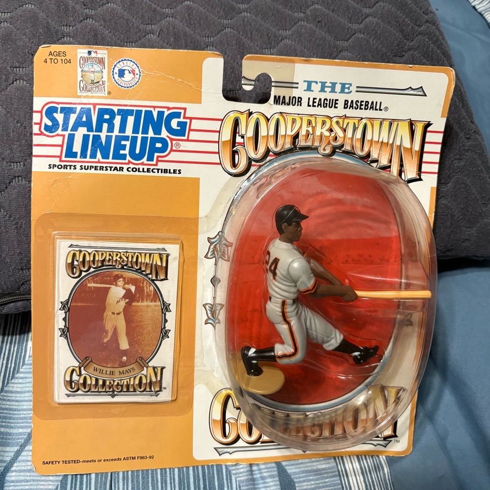 Cooperstown Collection Willie Mays Figure With Card 1993